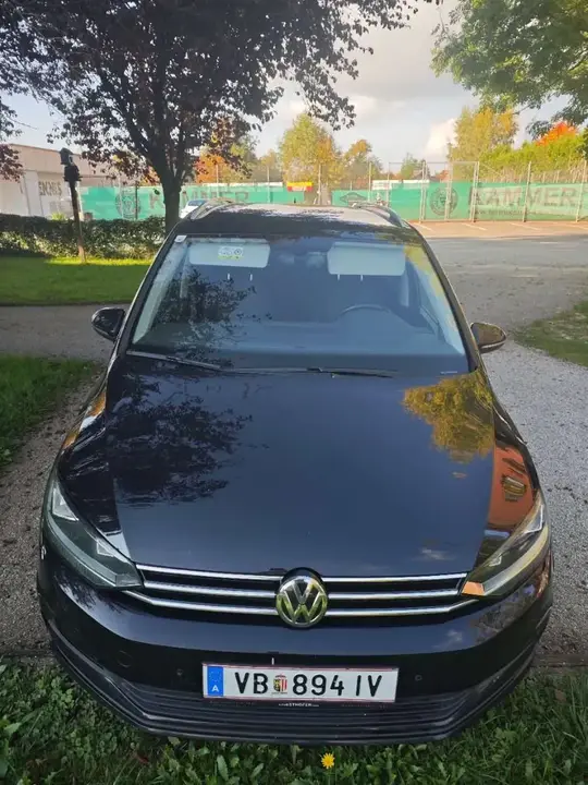 Volkswagen Touran 2017 photo 2