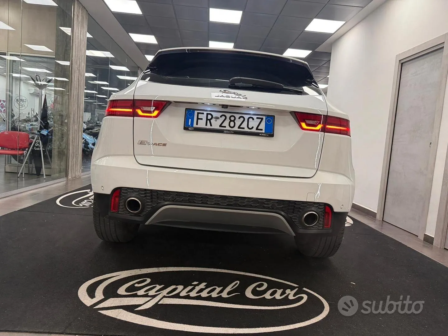 Jaguar E-Pace 2018 photo 4