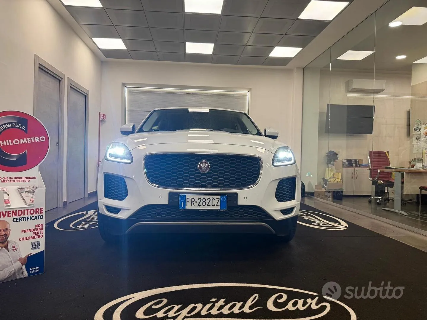 Jaguar E-Pace 2018 photo 2