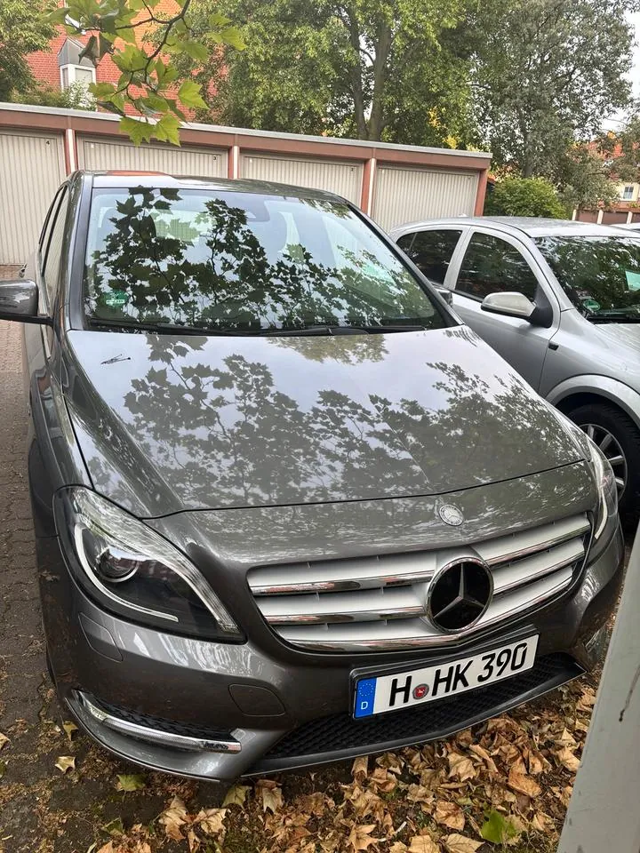 Mercedes-Benz B 180