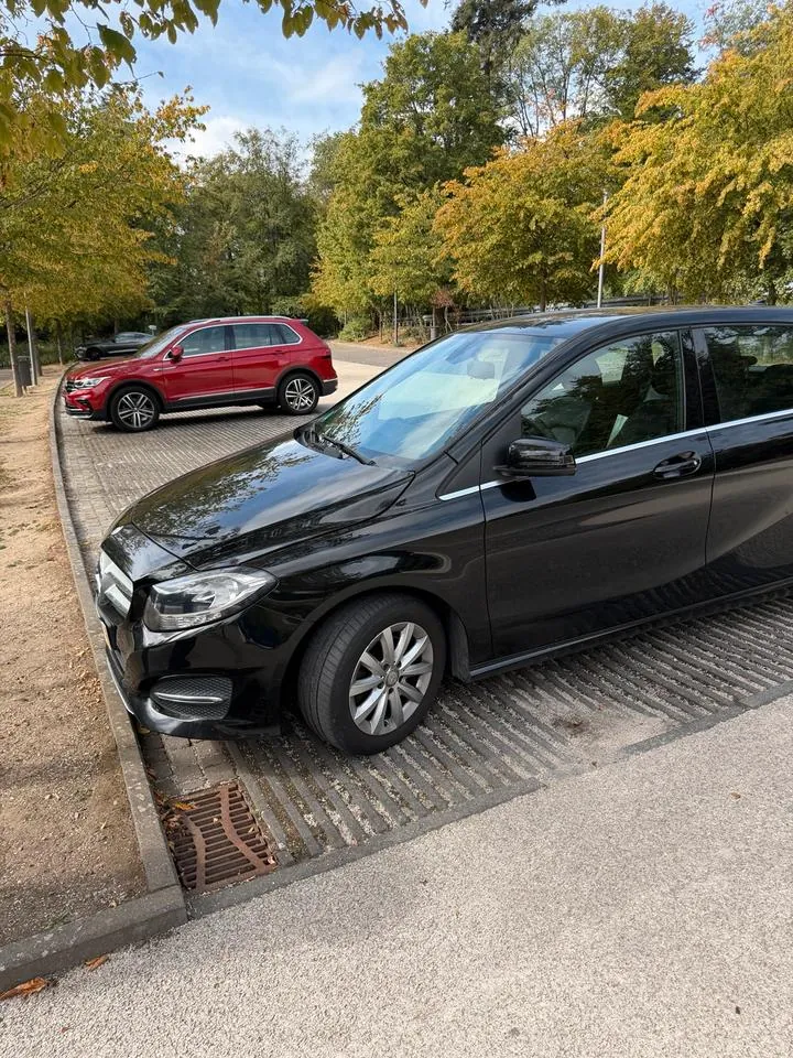 Mercedes-Benz B180