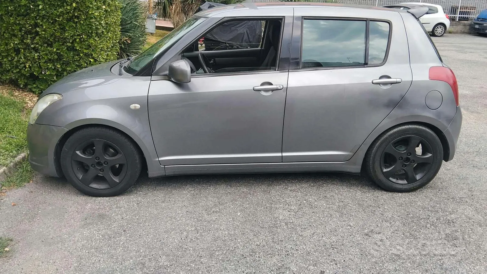 Suzuki Swift 2005 photo 2
