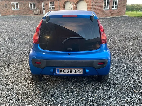 Peugeot 107 2012 photo 4