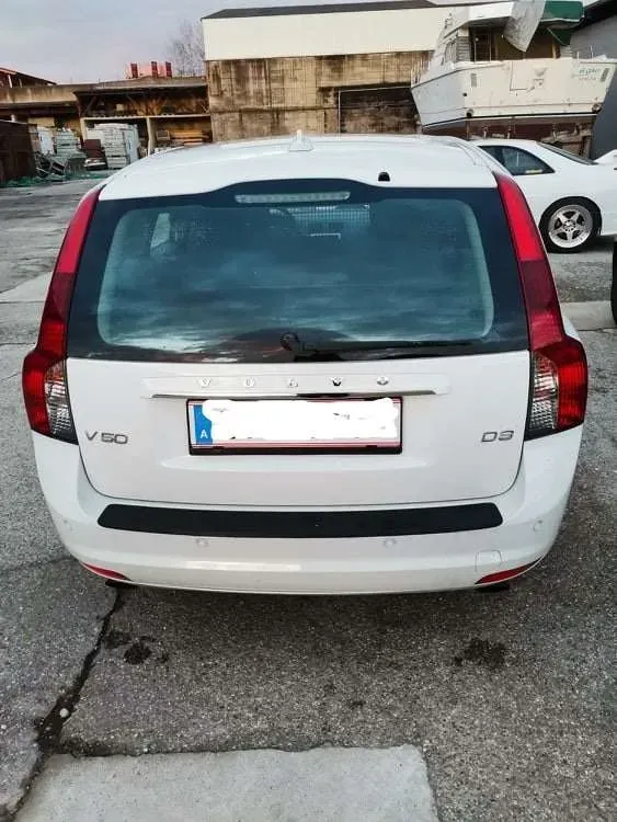 Volvo V50 2012 photo 2