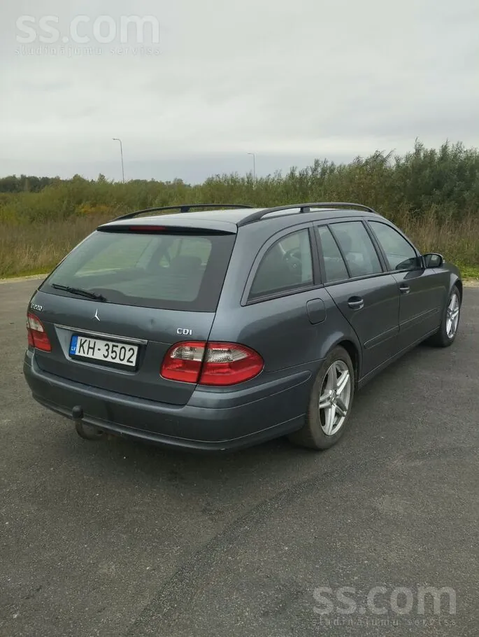Mercedes-Benz E220 2005 photo 4