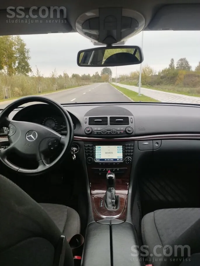 Mercedes-Benz E220 2005 photo 5