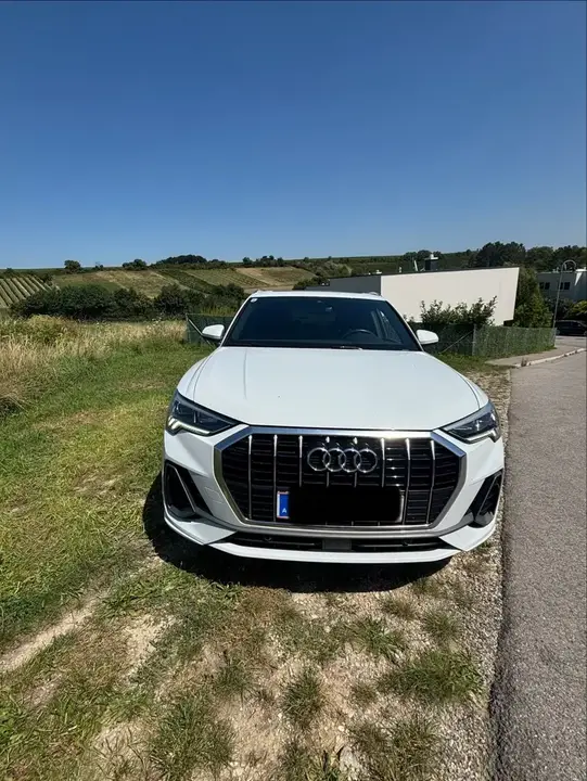 Audi Q3 2019 photo 2