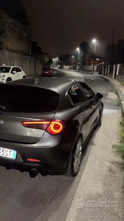 Alfa Romeo Giulietta 2012 photo 2