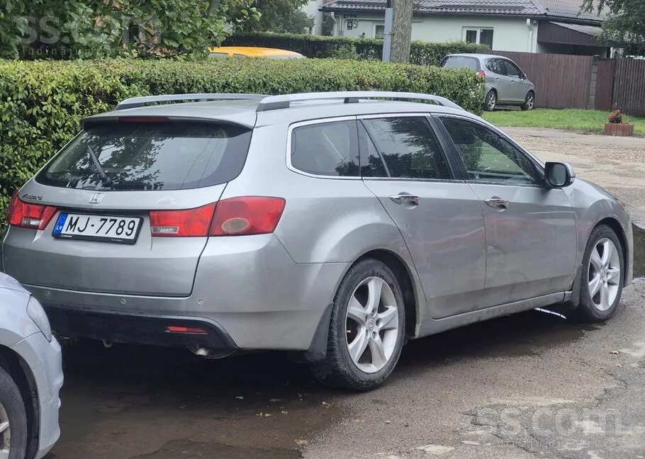 Honda Accord 2010 photo 2