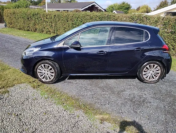 Peugeot 208 2020 photo 2