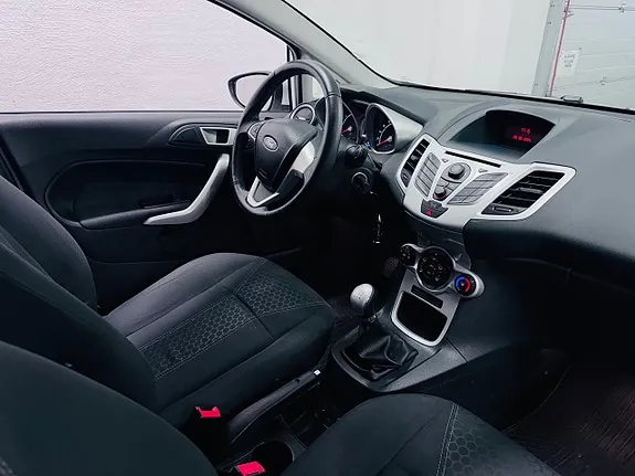 Ford Fiesta 2012 photo 5