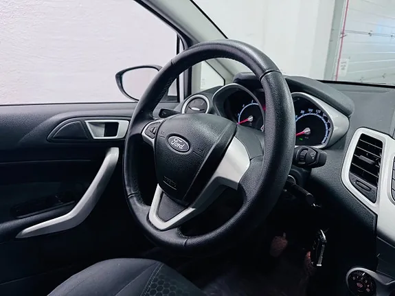 Ford Fiesta 2012 photo 4