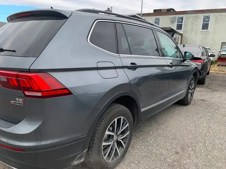 Volkswagen Tiguan 2018 photo 2