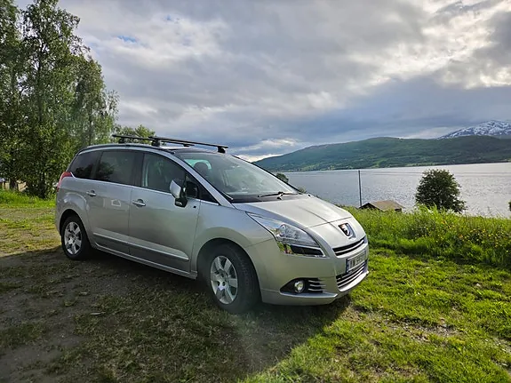 Peugeot 5008 2013 photo 2