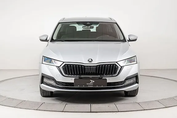 Skoda Octavia 2023 photo 4