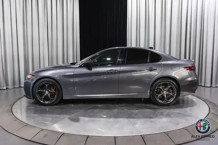 Alfa Romeo Giulia 2017 photo 2
