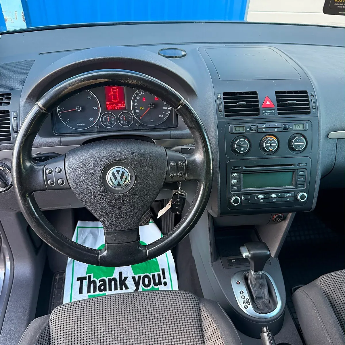 Volkswagen Touran 2006 photo 2