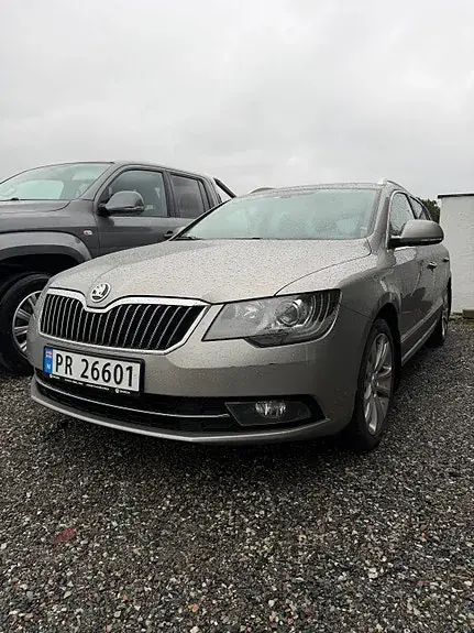 Skoda Superb 2014 photo 2