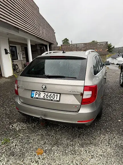 Skoda Superb 2014 photo 4