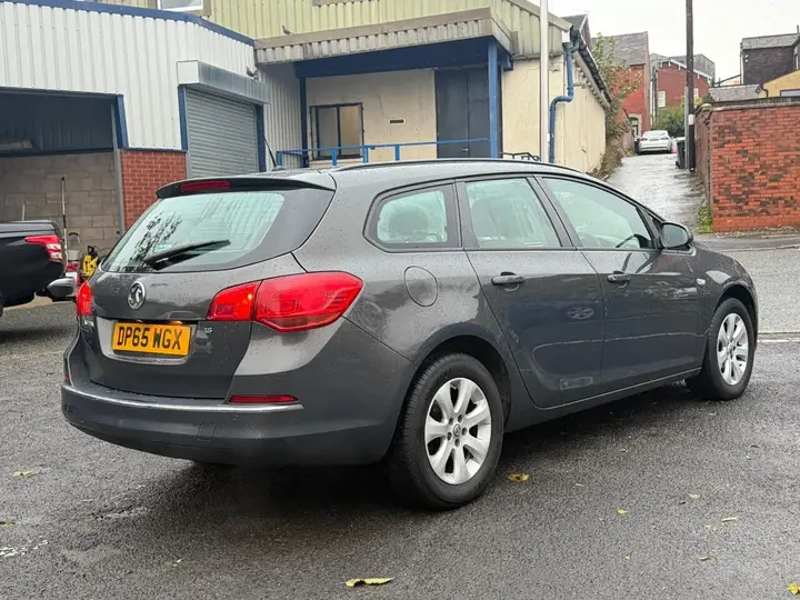 Vauxhall Astra 2015 photo 5