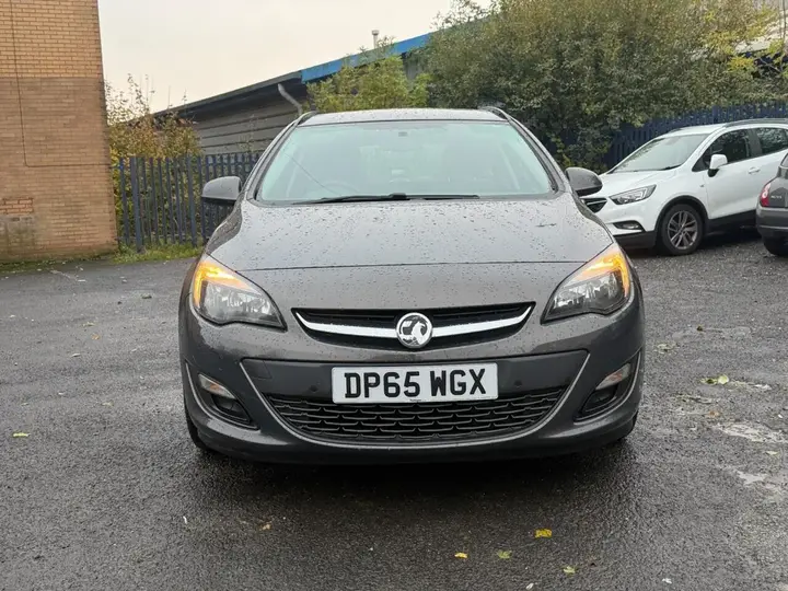 Vauxhall Astra 2015 photo 2