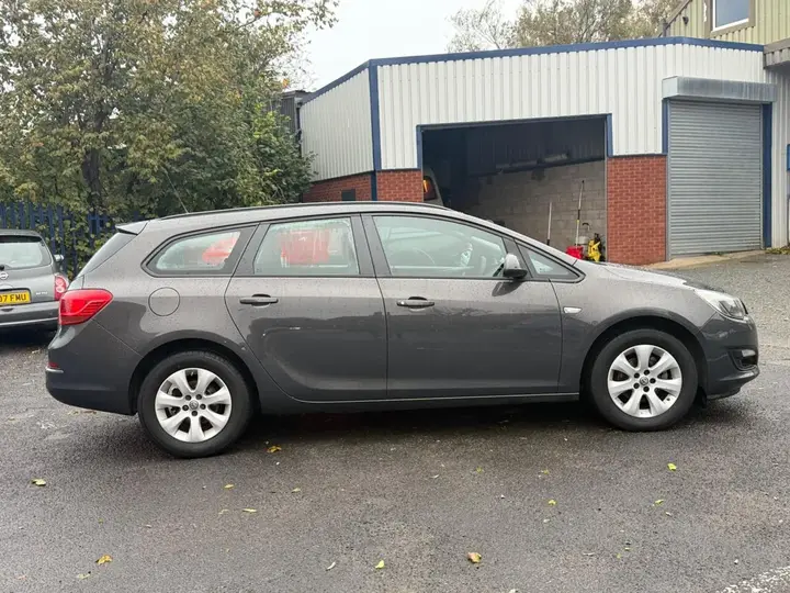 Vauxhall Astra 2015 photo 4