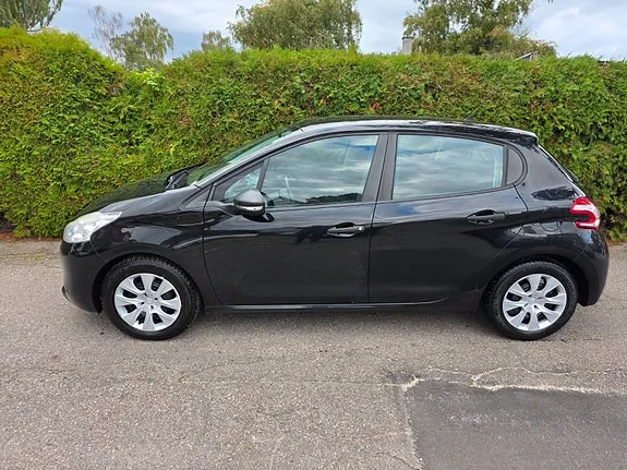 Peugeot 208 2014 photo 5
