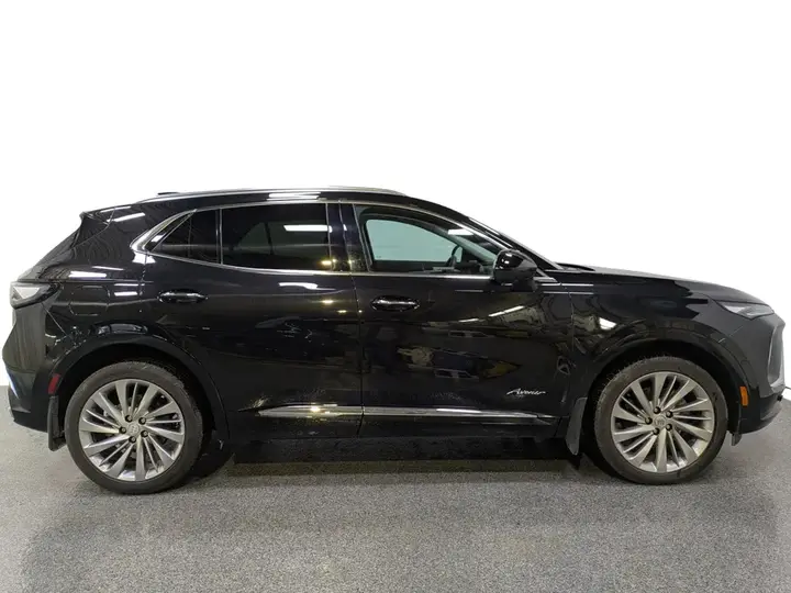 Buick Envision 2026 photo 2