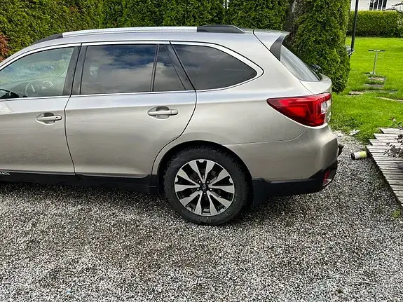 Subaru Outback 2016 photo 2