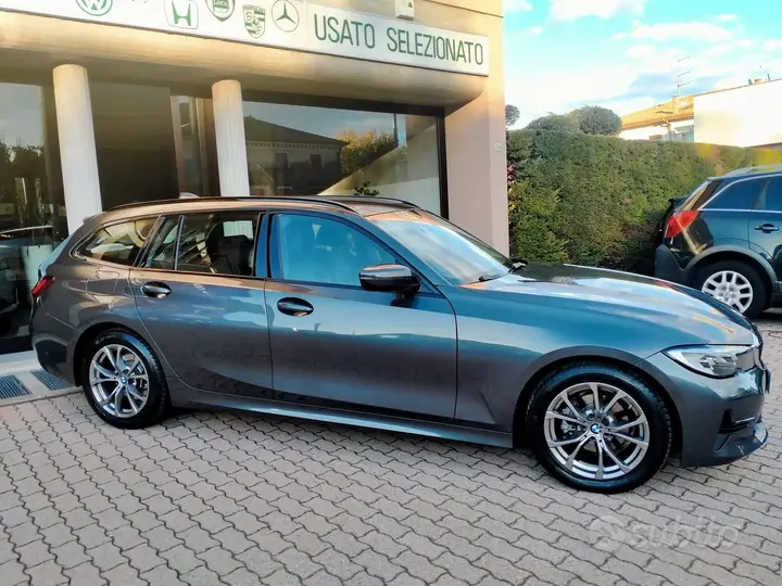 BMW 318 2022 photo 2