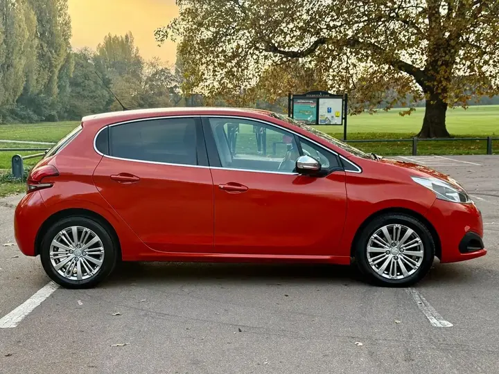 Peugeot 208 2017 photo 4