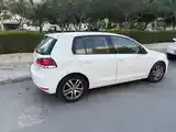 Volkswagen Golf 2011 photo 2
