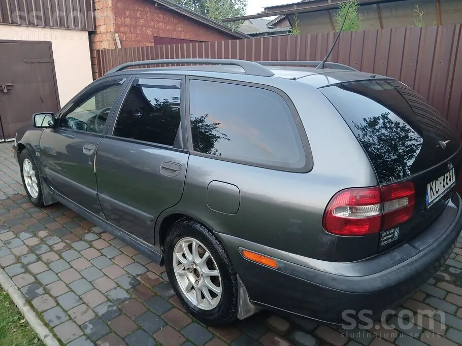 Volvo V40 2004 photo 2