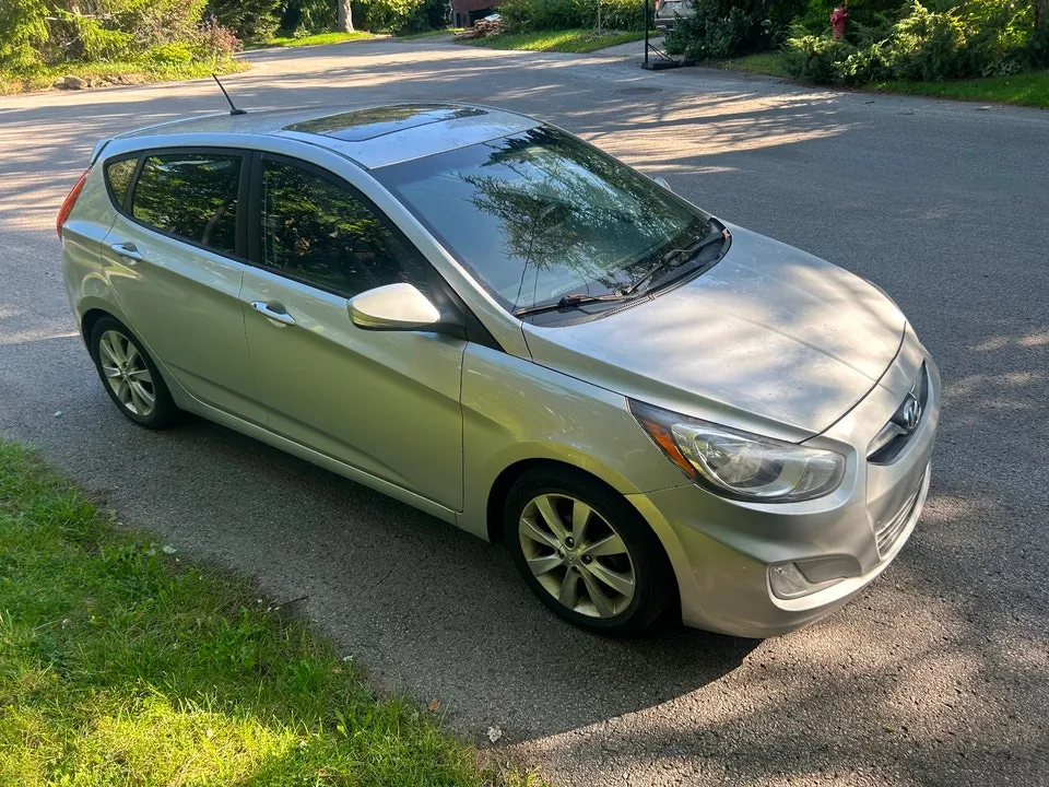 Hyundai Accent 2012 photo 3