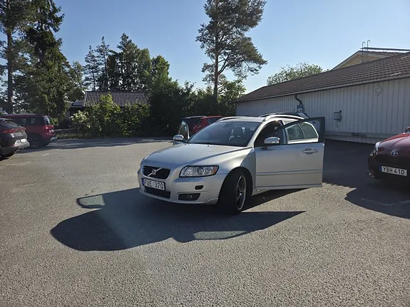 Volvo V50 2008 photo 2