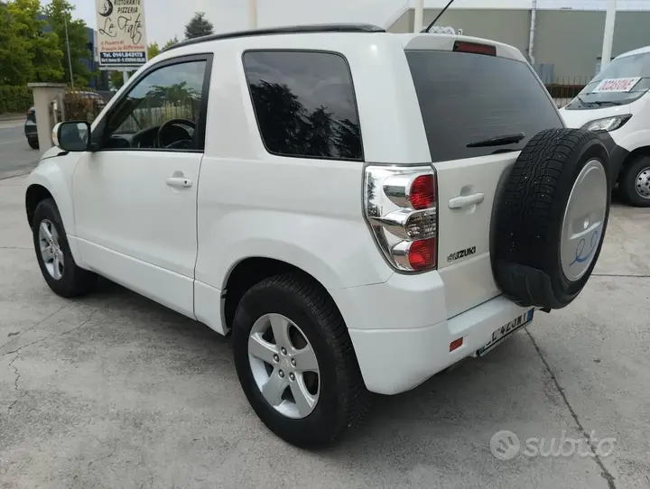Suzuki Grand Vitara 2012 photo 3