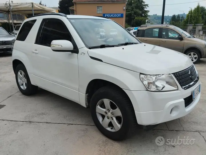 Suzuki Grand Vitara 2012 photo 2