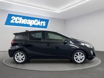 Toyota Aqua 2015 photo 5