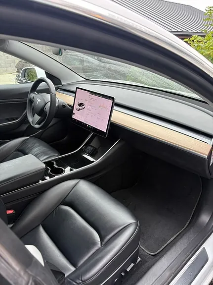 Tesla Model 3 2020 photo 3