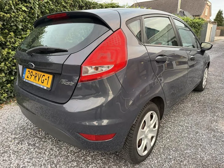 Ford Fiesta 2011 photo 3