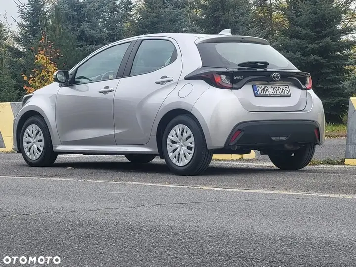 Toyota Yaris 2023 photo 3
