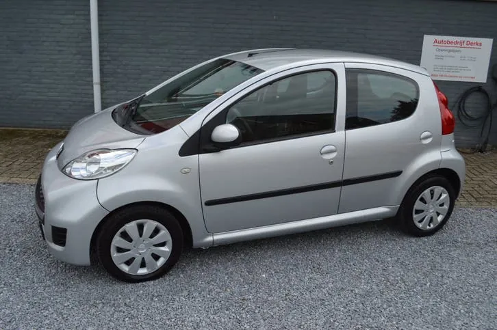 Peugeot 107 2011 photo 3