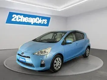 Toyota Aqua 2012 photo 2