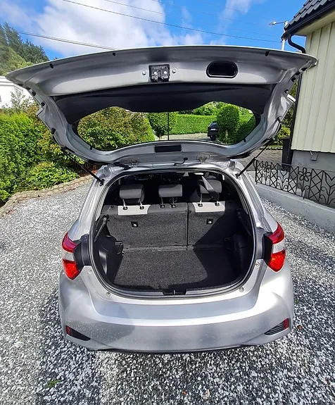 Toyota Yaris 2017 photo 2