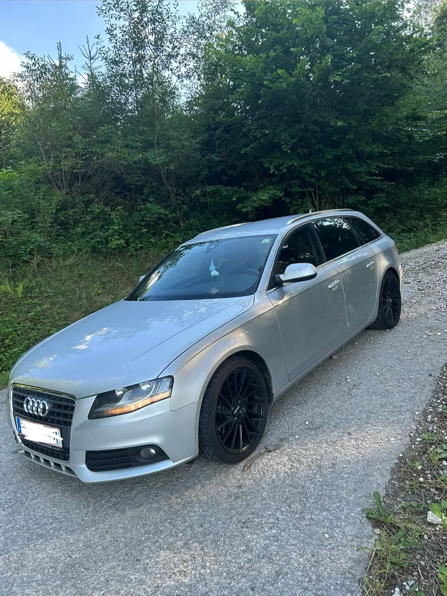 Audi A4 2009 photo 2