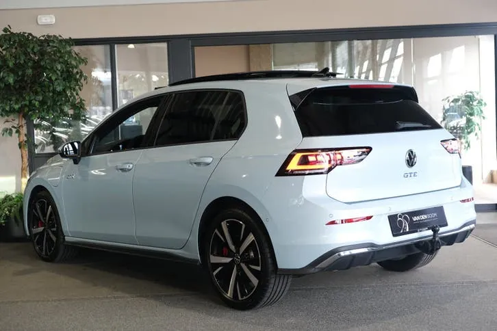 Volkswagen Golf 2025 photo 2