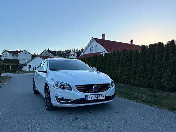 Volvo V60 2017 photo 2