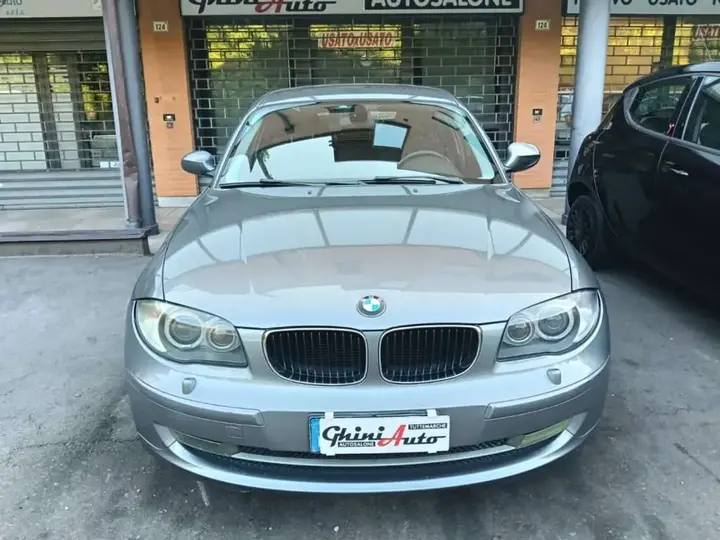 BMW 118D 2011 photo 2
