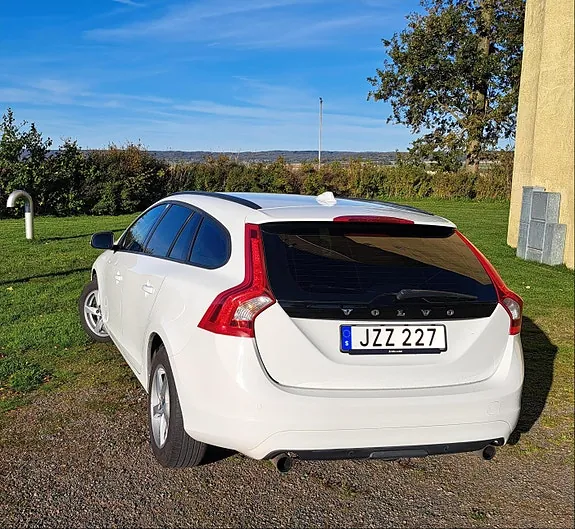 Volvo V60 2017 photo 2