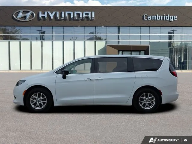 Chrysler Grand Caravan 2024 photo 2